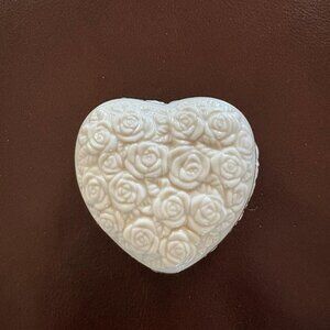 Lenox Rosebud Heart Shaped trinket box with gold trim lid